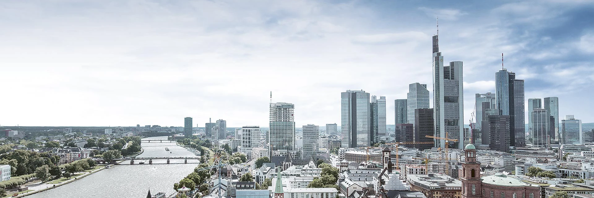 (Junior) Rechtsanwalt | Diplom-Jurist | Wirtschaftsjurist Strukturierung Stelleninserat (m|w|d) Hero Image